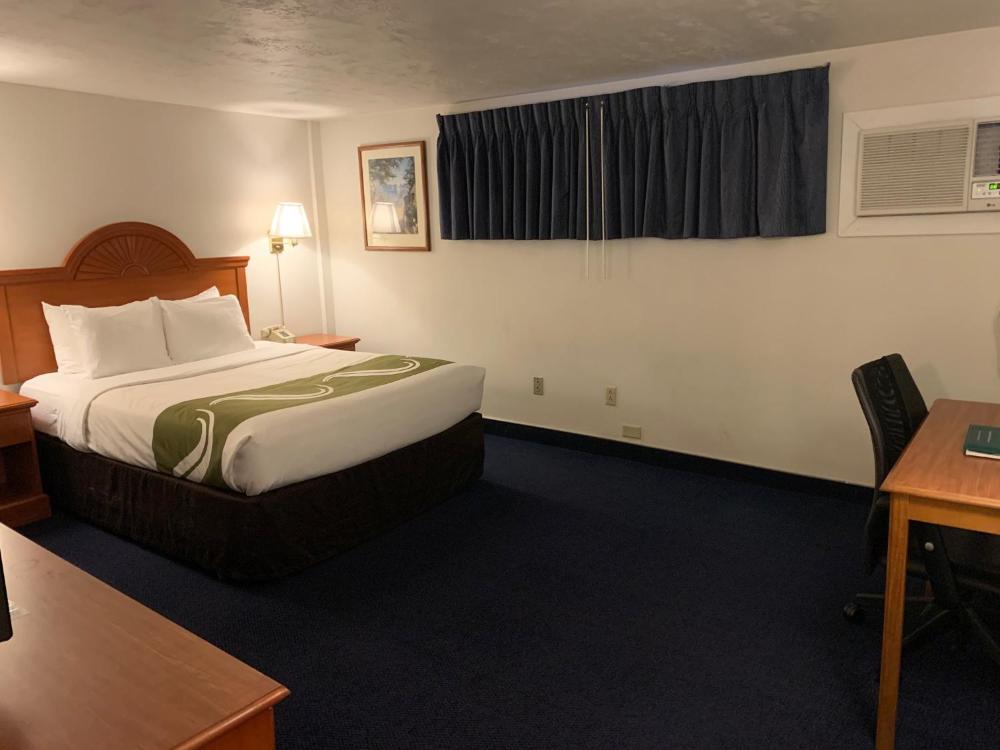 Queen Room interior